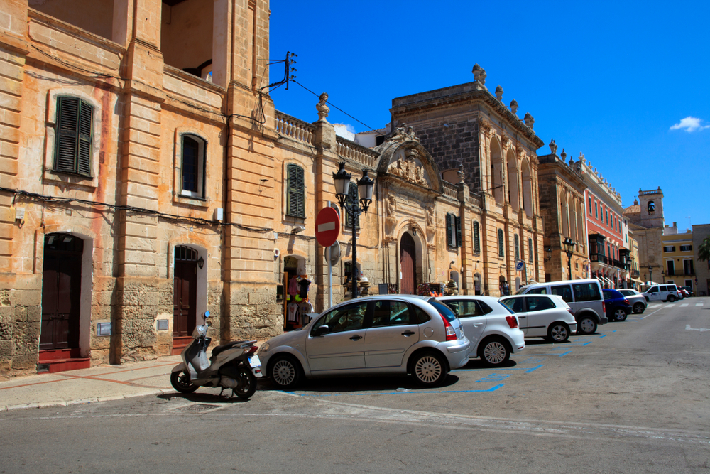 scooter o macchina a minorca