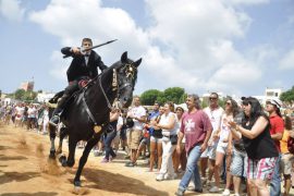 La “ensortilla” y “sa sartiglia”, Menorca e Italia emparentadas por la fiesta