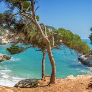 playa de cala mitjaneta menorca