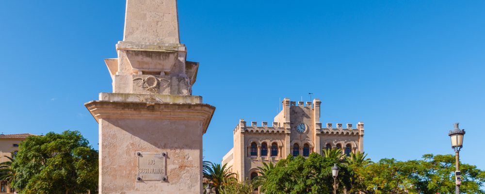 plaza es born ciutadella
