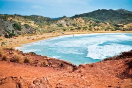 Rocce rosse su Playa de Cavalleria, Minorca