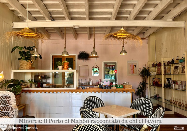 "Chute, cafe y buena gente" è una delle ultime novità nel Porto Mahón, un locale aperto a giugno di fronte alla Stazione Marittima.