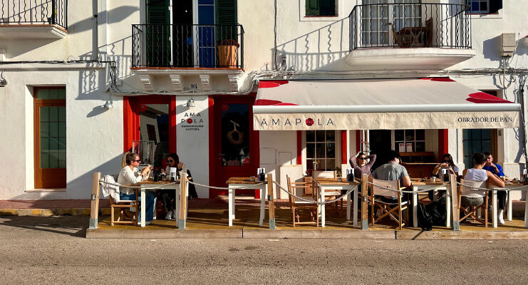 Amapola, caffetteria-panetteria a Es Castell, aperta tutti i giorni dalle 9 alle 16