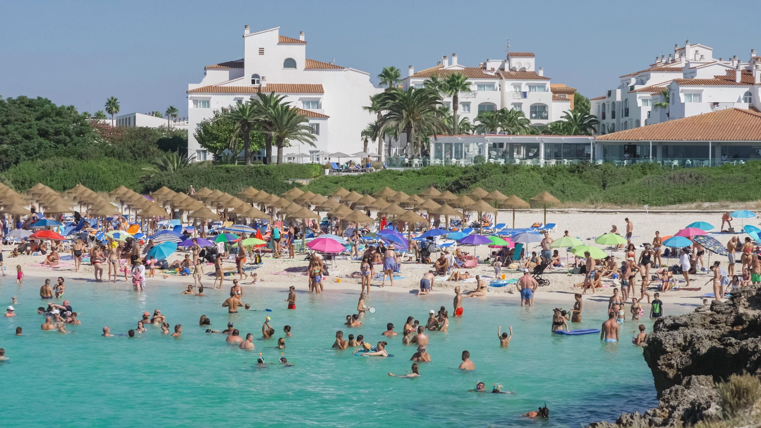 Minorca, Spagna, Spiaggia Son Xoriguer del resort Cala en Bosch nell'isola di Minorca Spagna