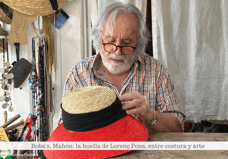 Lorenç Pons trabajando en su tienda, Boba's, en Mahon