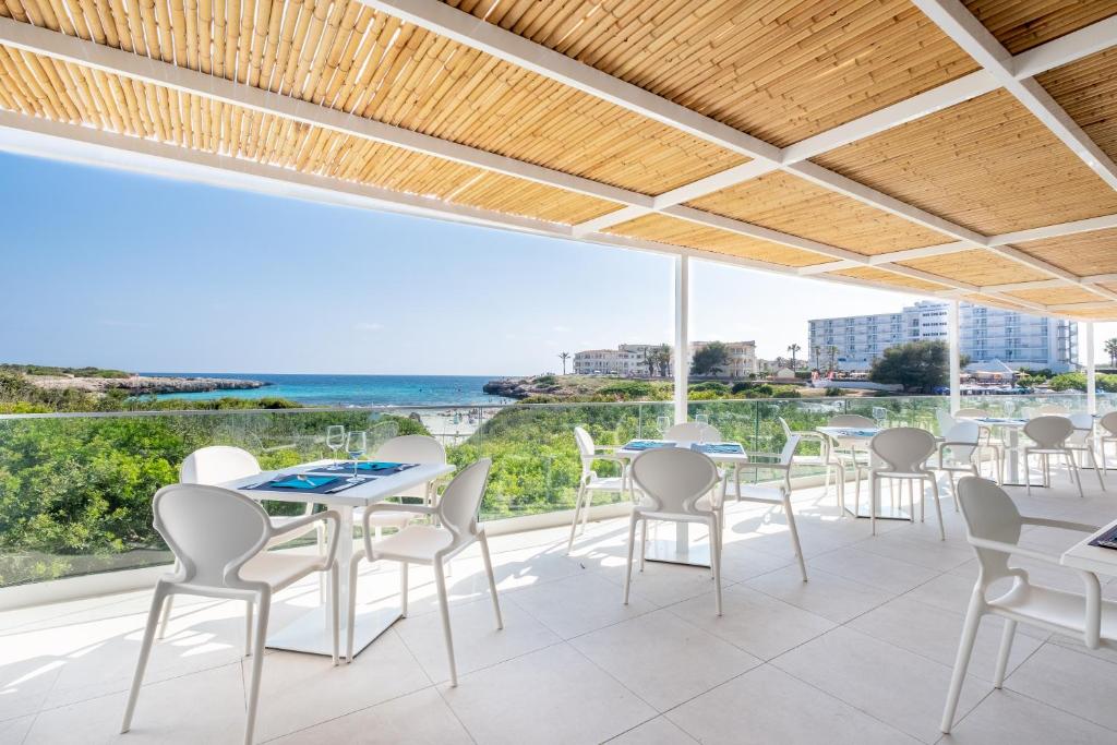 FERGUS Style Carema Beach4