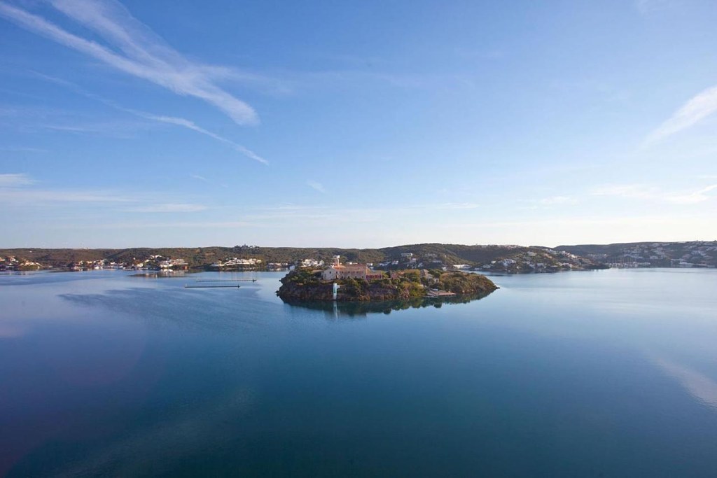 Il porto di Mahón con l'Illa del Rei visto da Es Castell, a Minorca