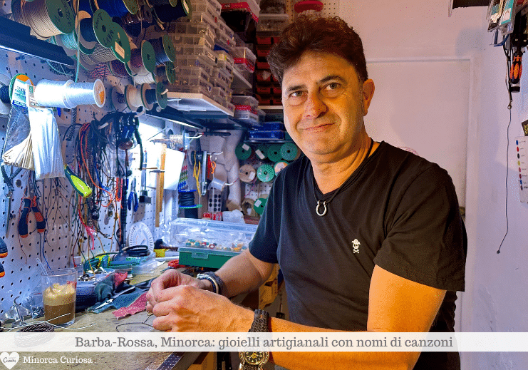 Pedro nella sua officina creativa nel negozio in Carrer de Ses Moreres